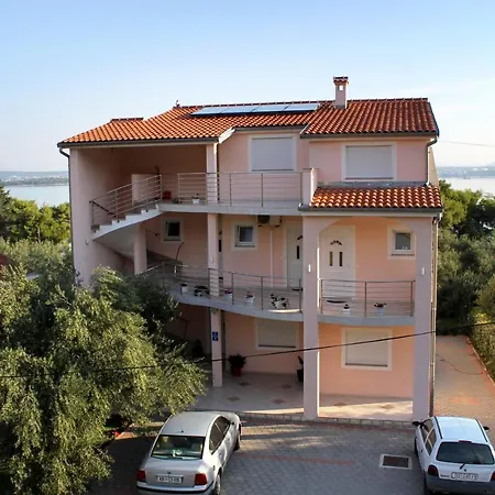 Apartment Apartments By The Sea Tkon, Pasman - 6215 Tkon