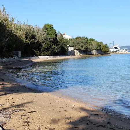 Apartment Apartments By The Sea Tkon, Pasman - 6215 Tkon